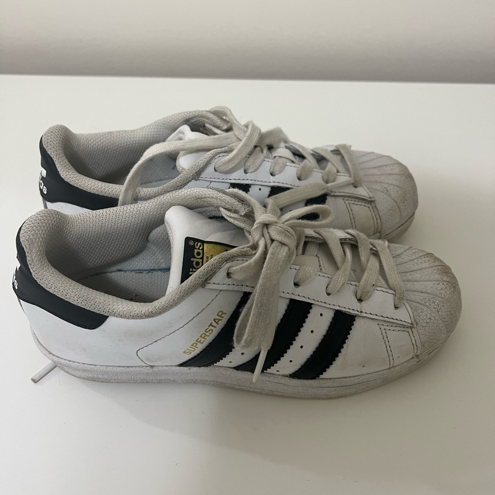 Youth size 4 unisex adidas sneakers